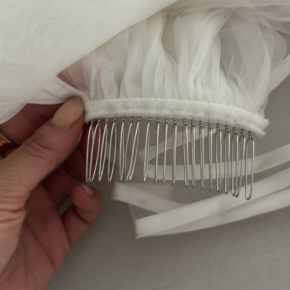 Satin edge bridal veil cathedral length - Picture 3 of 3